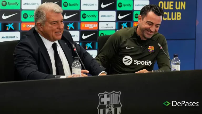 Xavi Hernández Joan Laporta Conferencia Prensa FC Barcelona