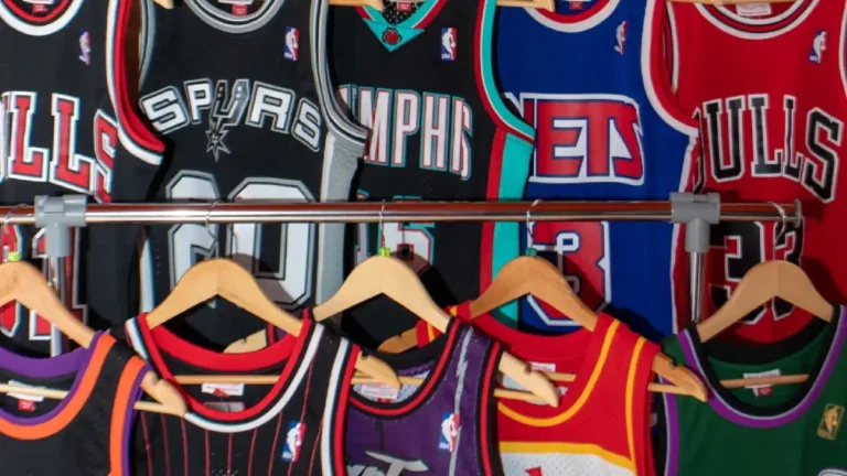 ¿Dónde comprar camisetas futbol baratas y la mejor camiseta nba hoy?